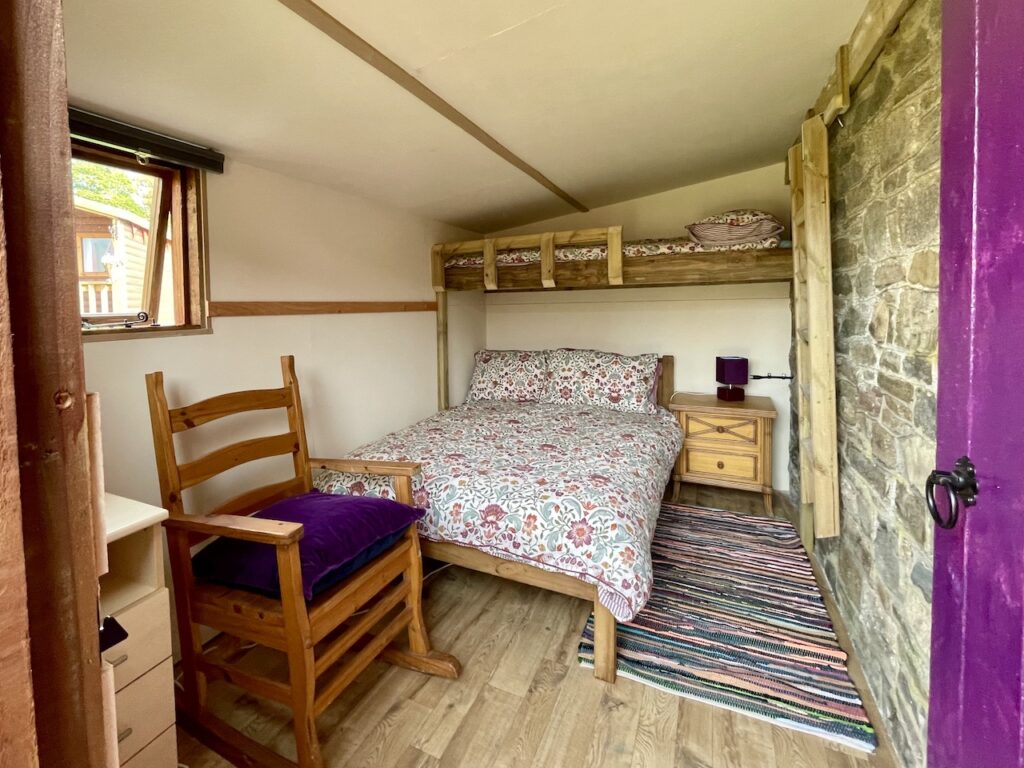 Inside Lean-to Leo